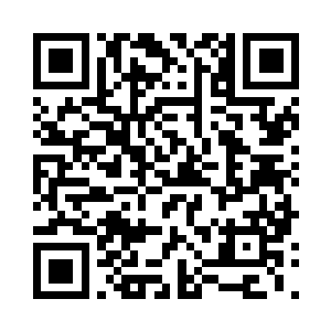 他又伸手朝桌面上的一个小装置示意了一下二维码生成