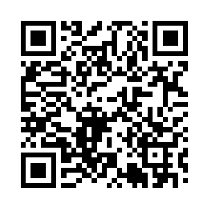 他又小心握着那个小包凑近鼻端嗅了嗅二维码生成