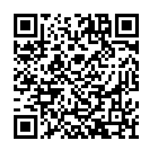 他发现刘酿强整个浑身上下穿的都是女人的衣服二维码生成