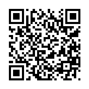 他发现当玉瓶上的纹理光芒达到极致之后二维码生成