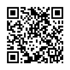 他发现自己爱上了这个小他很多岁的女孩二维码生成