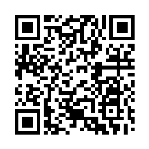 他只是一口又一口地浅尝着杯中的美酒二维码生成