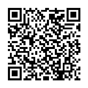 他只留下了荣光的球鞋――他把荣光右脚的球鞋踩掉了二维码生成