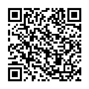 他只能在一边眼巴巴看着……他偏偏又是格外骄傲的人二维码生成
