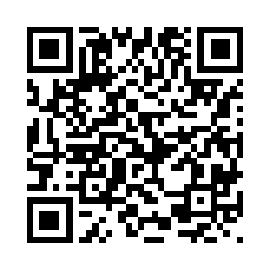 他只能微眯着眼睛艰难的往前探路二维码生成