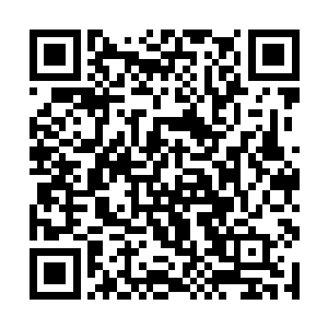 他只能按照隐约记得叶明静扑倒方灵颖的方位爬过去二维码生成