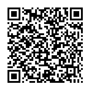 他可以把注意力分别集中到电影或伊丽莎白身上――2个多小时的时间二维码生成