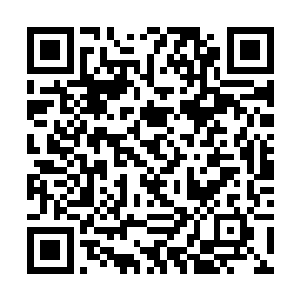 他和上来防守他的诺丁汉森林球员来了一个擦肩而过二维码生成