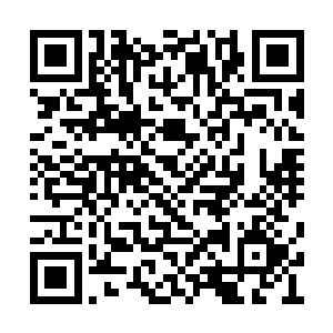 他在搞定了袭击他的人之后就会赶过来完成交易二维码生成