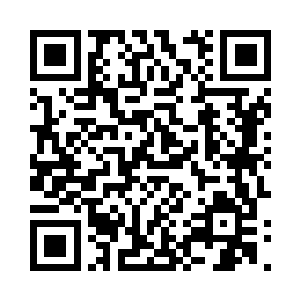 他头也不回地钻进了那个漆黑一片的洞穴之中二维码生成
