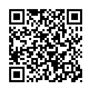 他如同镌刻般立体俊美的五官出现在几人眼中二维码生成