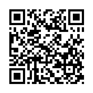 他将目光投向了那个其貌不扬的场矮个后腰二维码生成