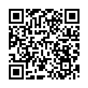 他将目光投向足球场顶端的巨大屏幕二维码生成
