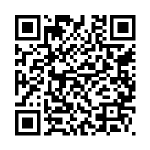 他将笔记本电脑放在了胡县长身前二维码生成