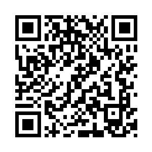 他就一个人坐在我的座位上静静地整理这些吗二维码生成