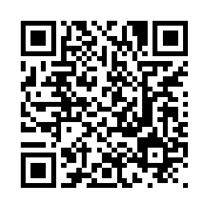 他就盯住了那群变身的吸血鬼和狼人二维码生成