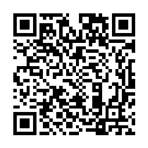 他已经利用阳烛眼锁定了一个坐在最高层办公室的中年男人二维码生成