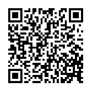 他很快就从刚才的震惊和上当后的屈辱中恢复过来二维码生成