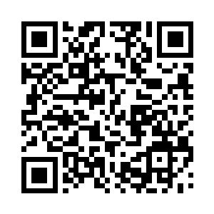 他很自然地从藏锋剑鞘里取出一套干净的道衣二维码生成