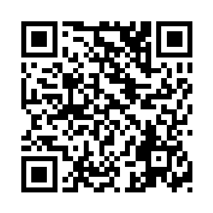 他得封着门不让敌人进来的同时慢慢靠近窗户二维码生成