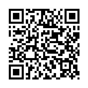 他微微低下头看到刚才那个很可爱的小女孩二维码生成