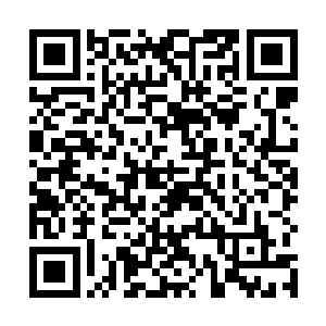 他必须让自己近乎于无意识的思考这些乱七八糟的东西二维码生成