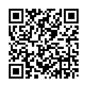 他快速的爬过去抓起父亲的手拿开二维码生成