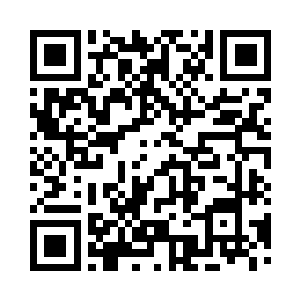 他手上抓的木块正一点点被捏成粉……二维码生成