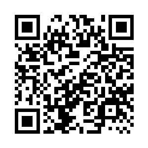 他手里拿着鱼竿熟练地往湖里一挥二维码生成