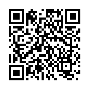 他手里提着的女杀手的脑袋还在不断地滴血二维码生成