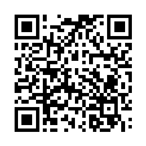 他找到座位之后也和身边的人随便聊了几句二维码生成