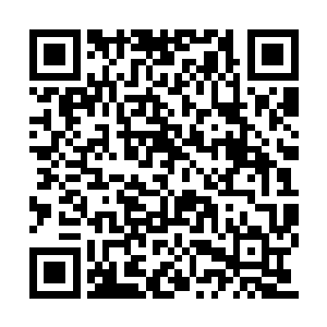 他把一大块黑色方巾狠狠地丢向了自己的右手边二维码生成