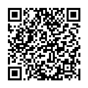 他把手腕上戴的登山表设置了一个24小时的倒计时二维码生成