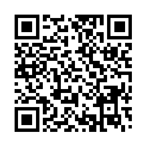 他抱着我很快走到这个宽大的房间的内室二维码生成