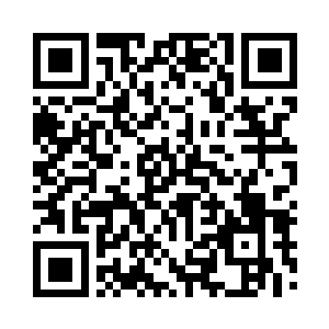 他掀开被子之前捞过自己的睡袍迅速穿上二维码生成