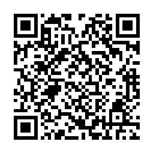 他整个人在空中做出了一个难以置信的凌空翻转的动作二维码生成