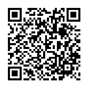 他早就把小媳妇紧紧的搂在怀里好好的亲热一翻二维码生成