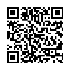 他最爱做的事情就是穿着北极熊皮毛做的外套二维码生成