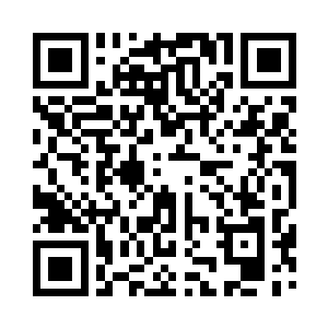 他望向远处那些在楼里在廊下读书的学生们二维码生成