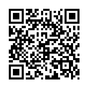 他来到了一所公立的社区学校担任老师二维码生成