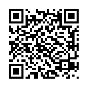 他来到了几个价格很高的物品旁边二维码生成