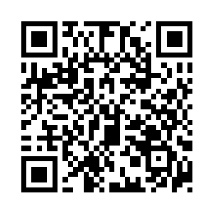 他来到了洞壁这边用手抚摸到了管壁上二维码生成