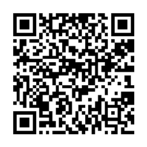 他此时身边已经没有了原先那帮人只有唐睿和慕修齐二维码生成