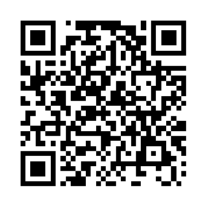 他沉默地看着宁绯既紧张又害怕地回头张望着二维码生成