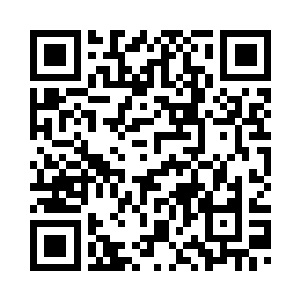 他没有和他的队友们一样手持长枪二维码生成