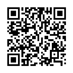 他温柔的用手摸着唐慕馨瀑布一般的秀发二维码生成