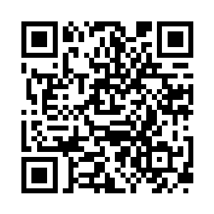 他潇洒的拂了拂自己的头发和雪白的衬衣二维码生成