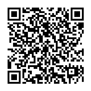 他玩社交网络虽然不像里奥·费迪南德就算是在比赛中场休息的时候也还在刷二维码生成