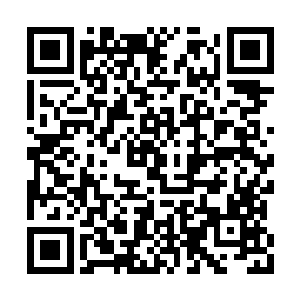 他现在就必须在脑袋里建立起一个三维立体空间二维码生成