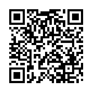 他用一种难以置信的目光望着自己亲生儿子二维码生成